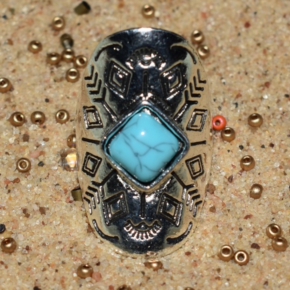 Engraved Arrow Design Ring - Picture 2 of 3